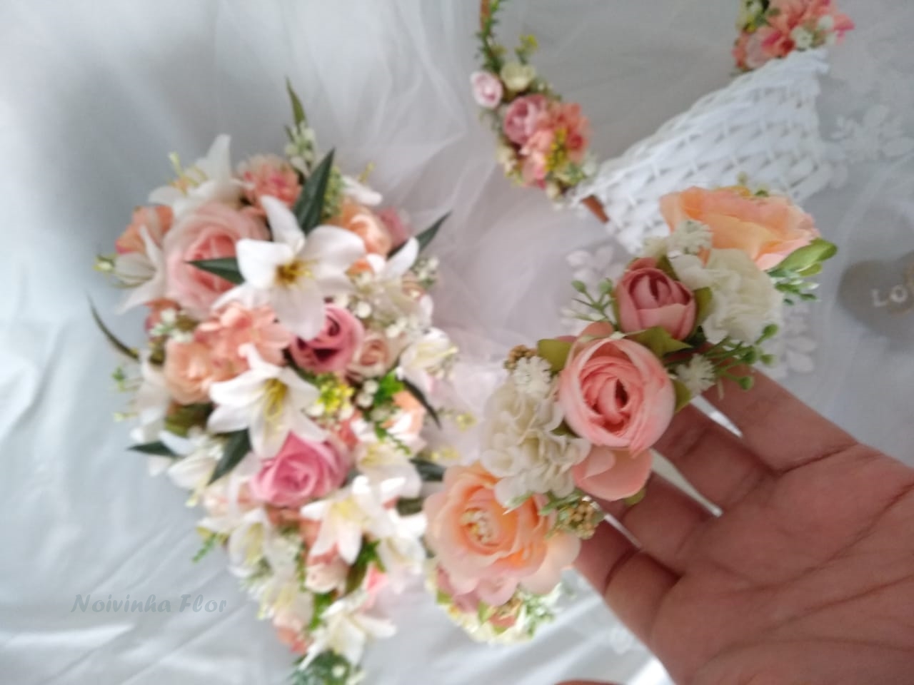 Kit Buquê Cascata, Coroa e Cesta Floral - Imagem 3